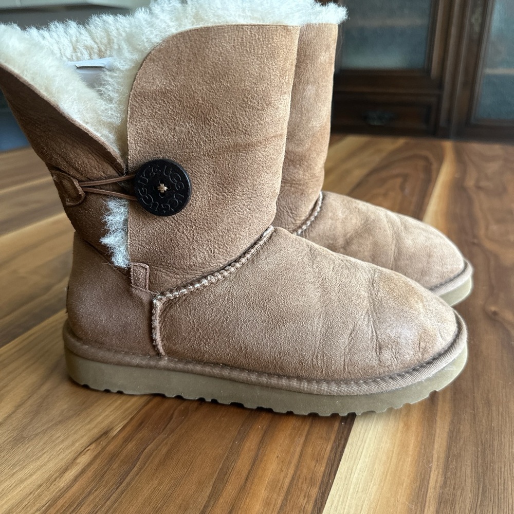 UGG Bailey Button Short